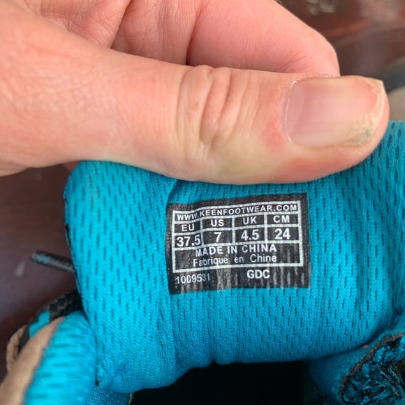 !!SOLD!! WOMEN’S KEEN HIKING BOOTS (SIZE 7) - Picture 5 of 6